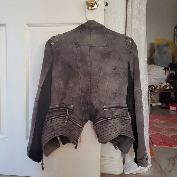 Jacket - Picture 4 of 8